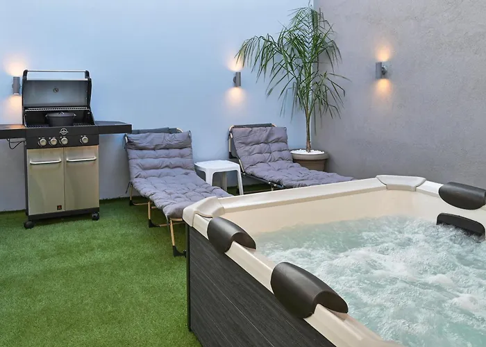 Avli With Private Jacuzzi בית נופש *