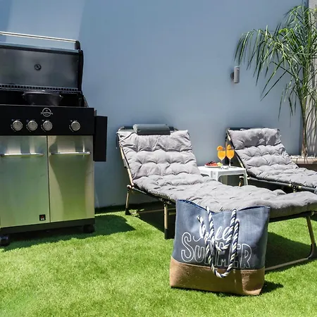 Avli With Private Jacuzzi Paradíszi