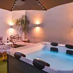Avli With Private Jacuzzi Ferienhaus *
