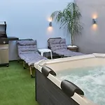 Avli With Private Jacuzzi Ferienhaus *
