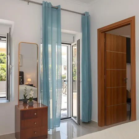 Avli With Private Jacuzzi Παραδείσι