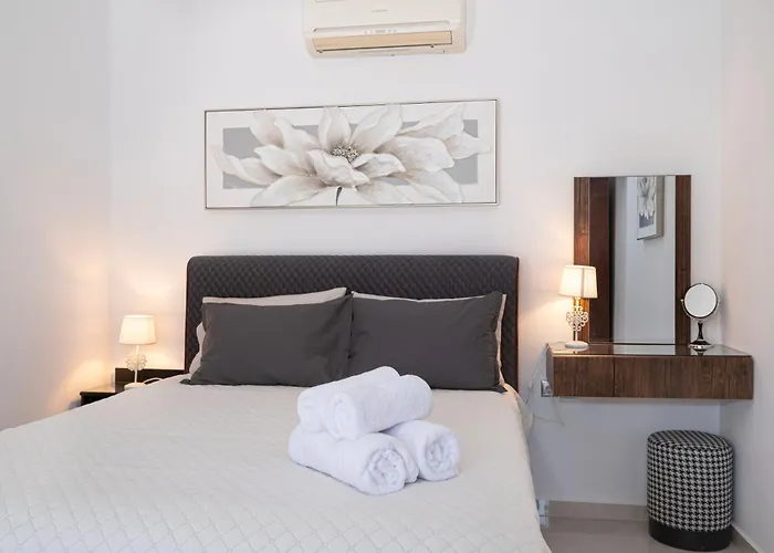 Avli With Private Jacuzzi