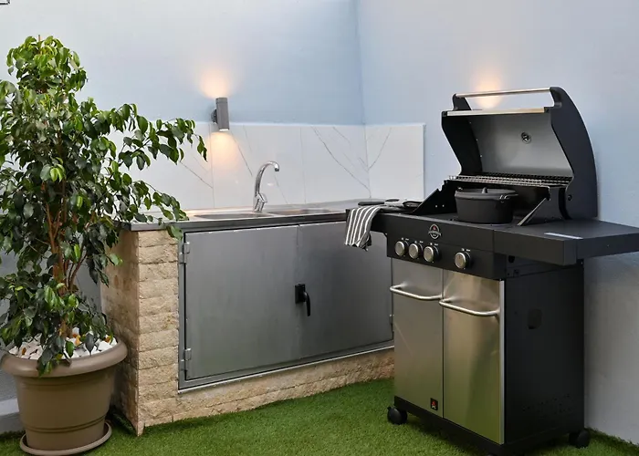 Avli With Private Jacuzzi