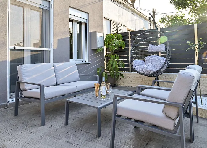 Avli With Private Jacuzzi