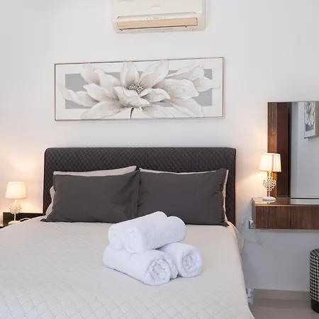 Avli With Private Jacuzzi