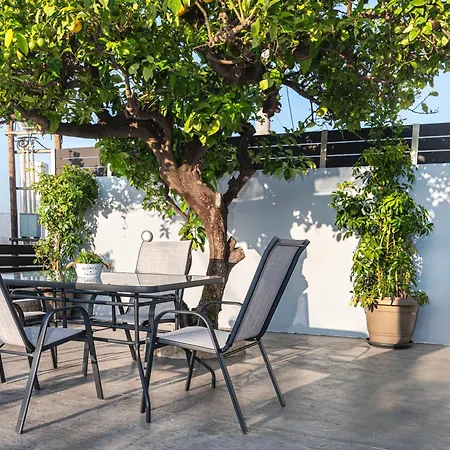 Avli With Private Jacuzzi 펜션 페러데이션