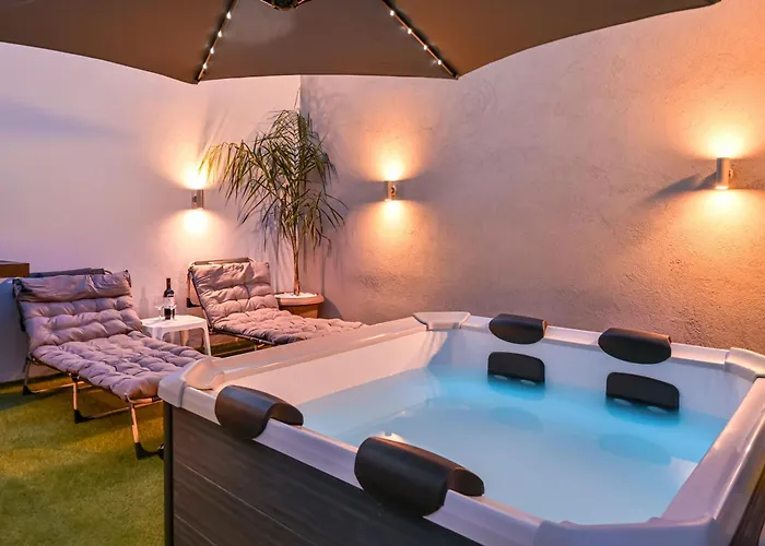 Avli With Private Jacuzzi Nyaraló *